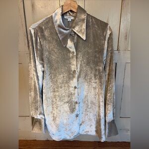 Vince Women’s Silver Velvet Satin Long Sleeved Shirt Button Down Size Medium
